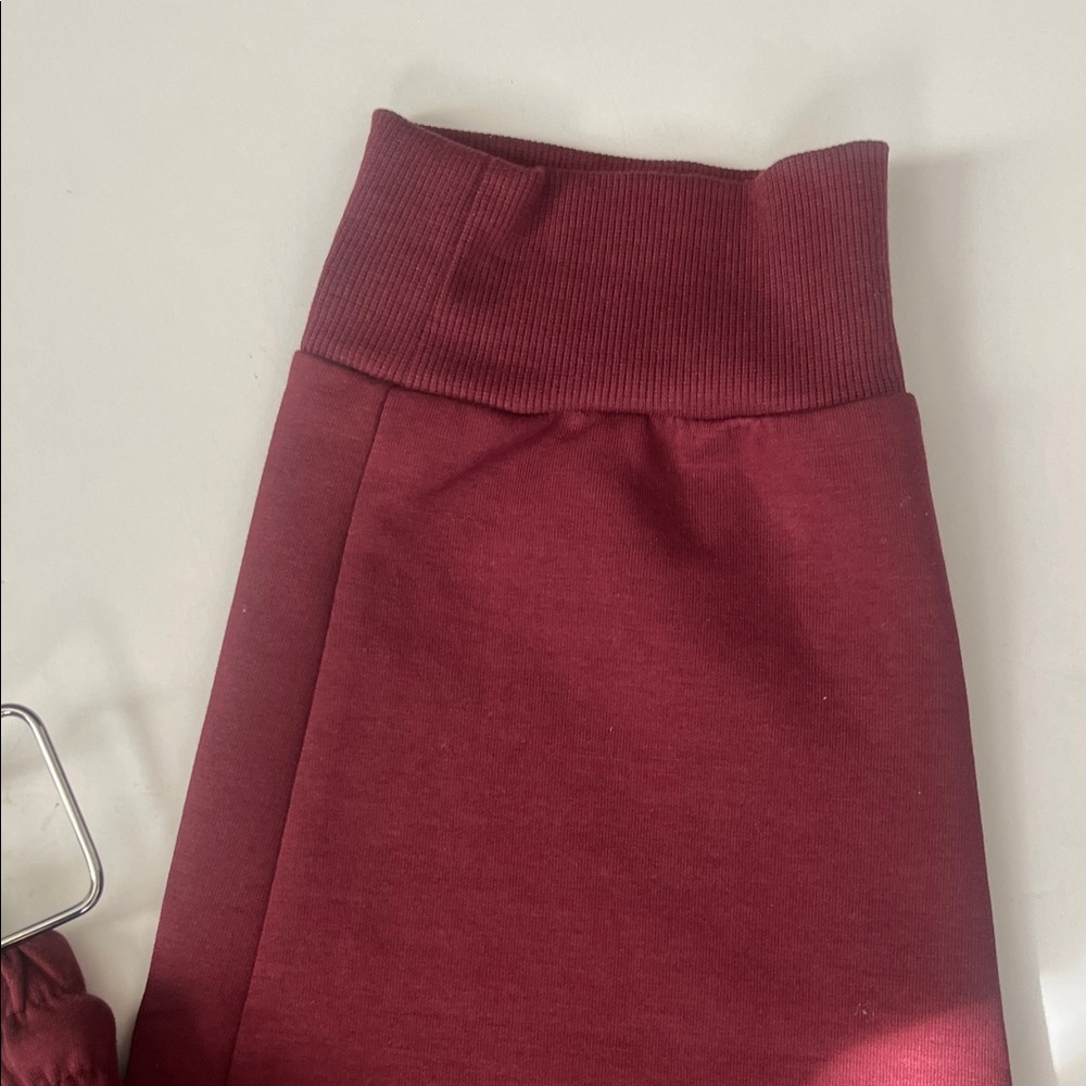 Old Navy Burgundy Jogger Pants size medium - Picture 9 of 11